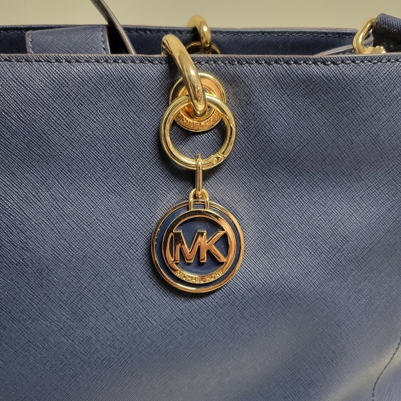 Michael Kors Cynthia Saffiano Leather Satchel. - Picture 13 of 16